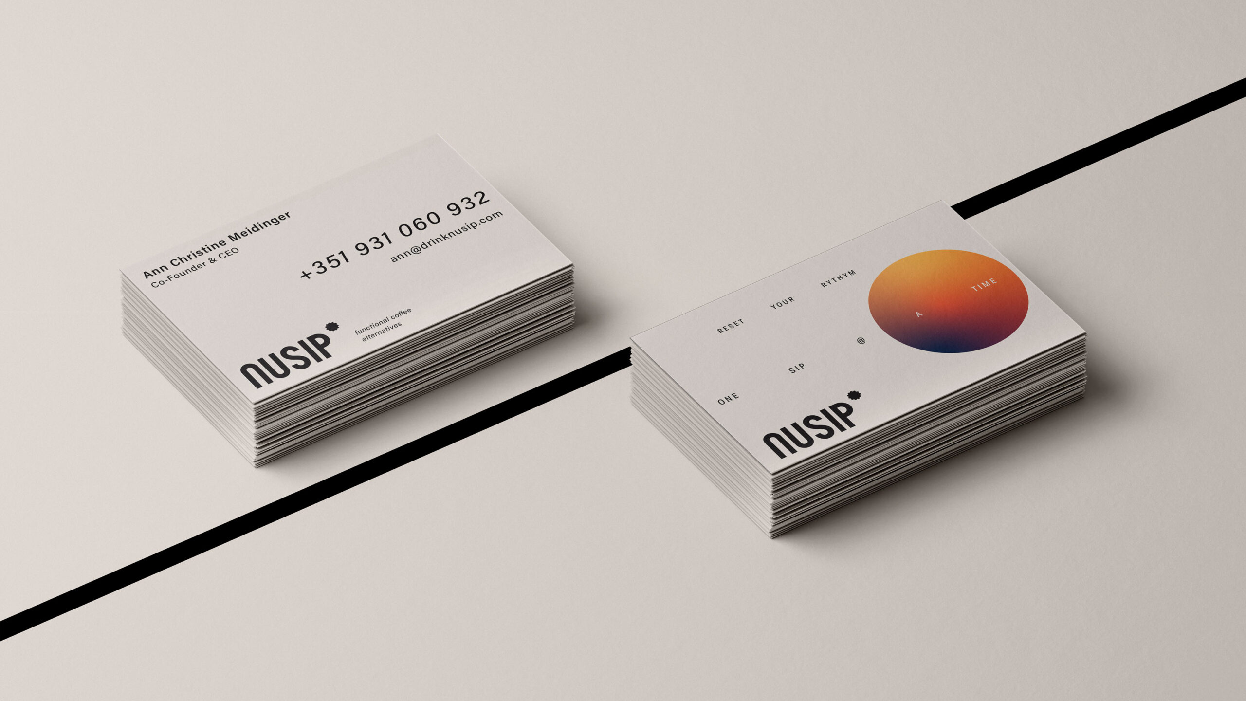 2-Business-Card-Mockup